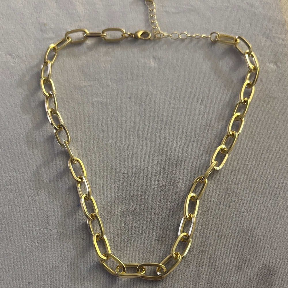 Chic Gold Link Necklace